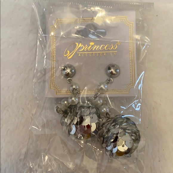 SOLD ON MP🆕Silver Sequin Disc Ball Drop Earrings-Faux Pearl - Picture 3 of 3